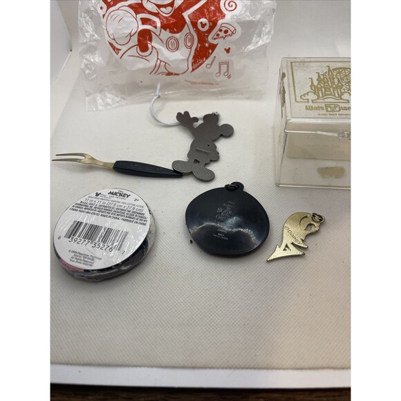 Disney Lot Of Collectibles - Mickey Mouse - Picture 5 of 7